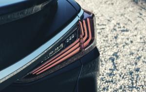 Lexus ES300h with Digital Door Monitors 2020 года  (UK)